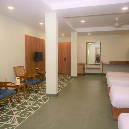 Hotel Ashray Ujjain Esterno foto