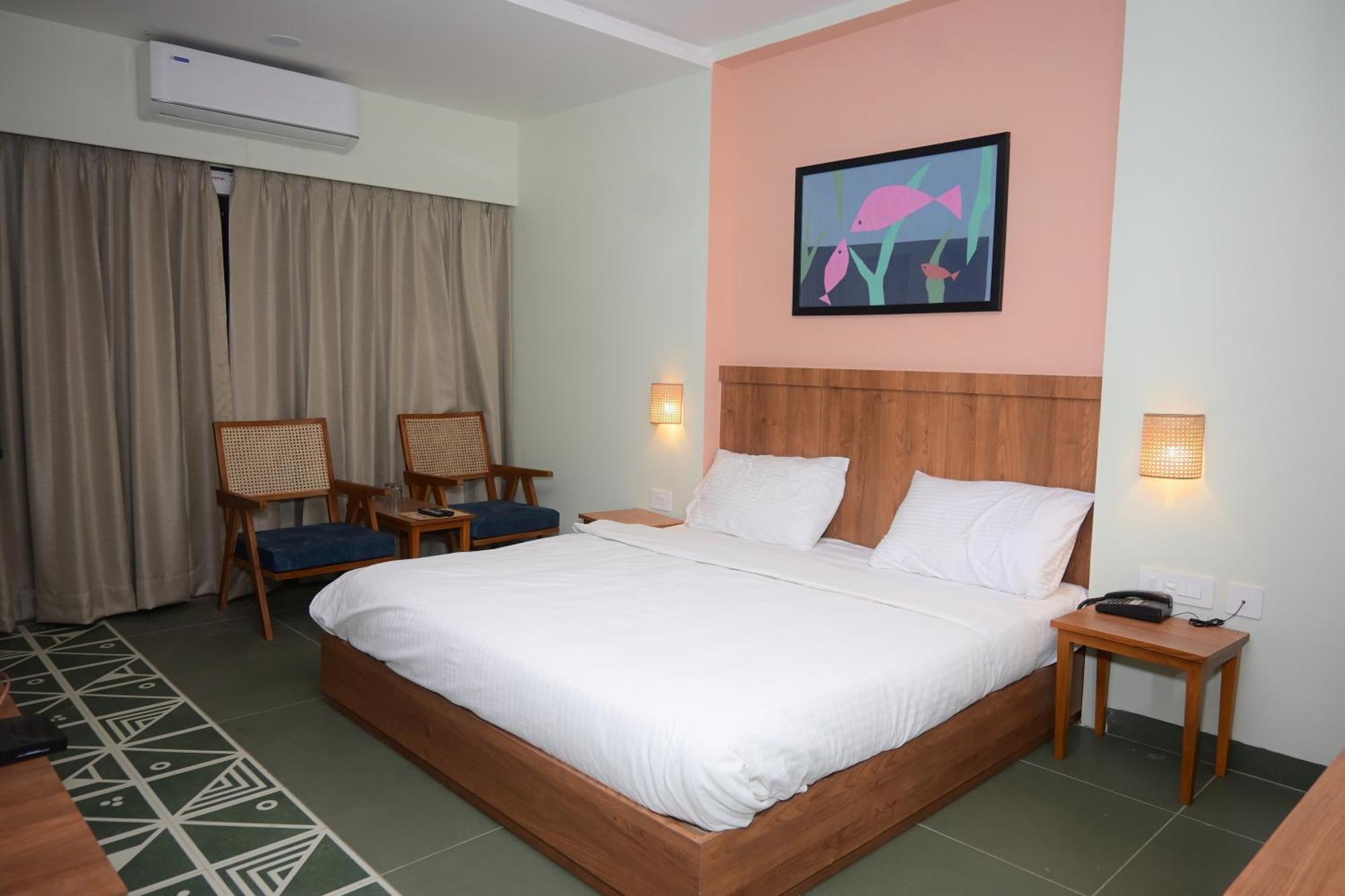 Hotel Ashray Ujjain Esterno foto