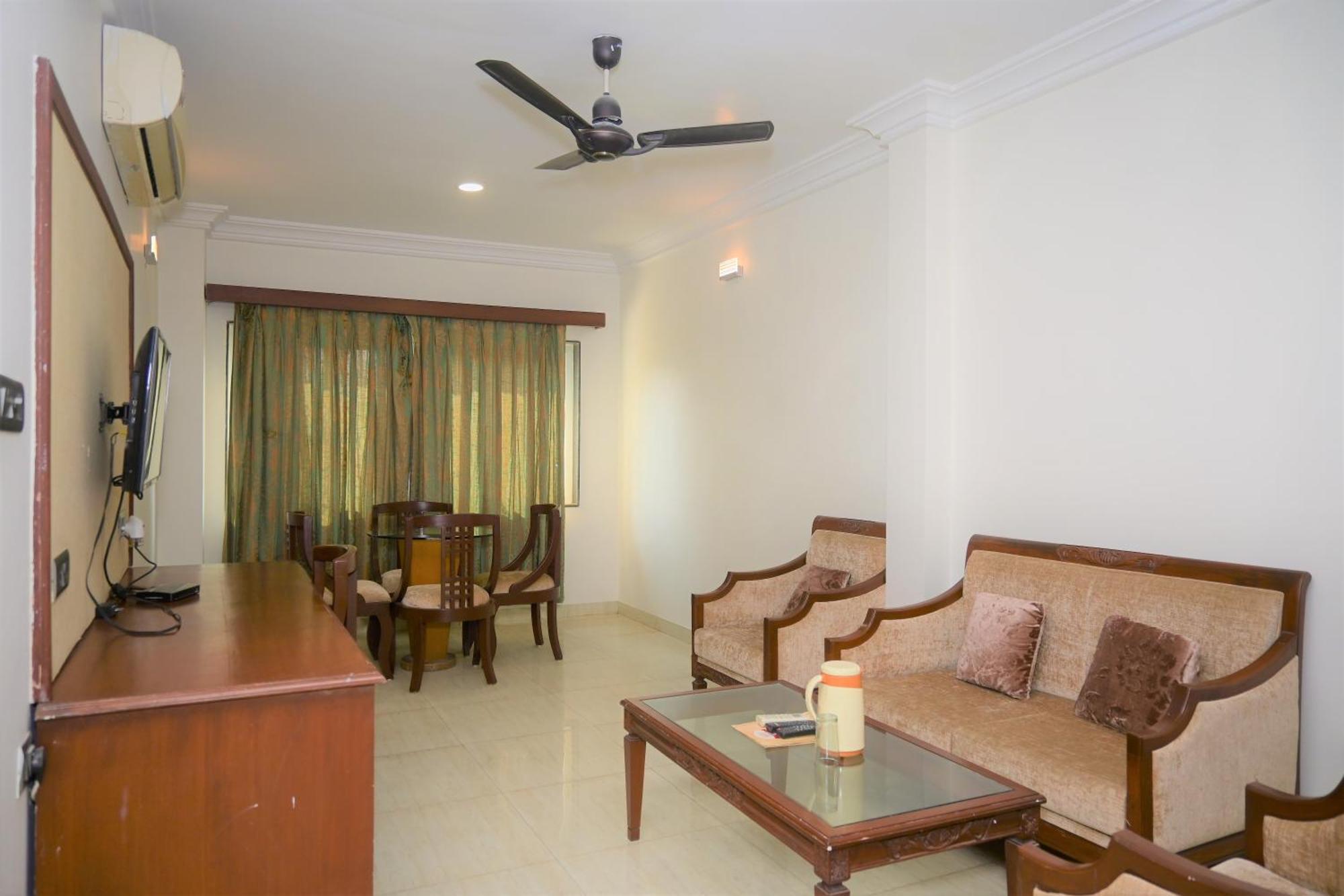 Hotel Ashray Ujjain Esterno foto