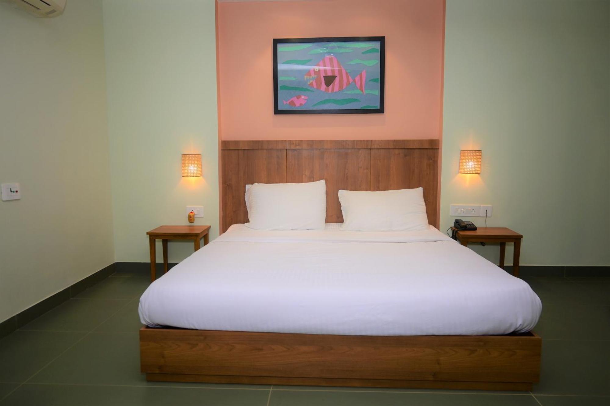 Hotel Ashray Ujjain Esterno foto