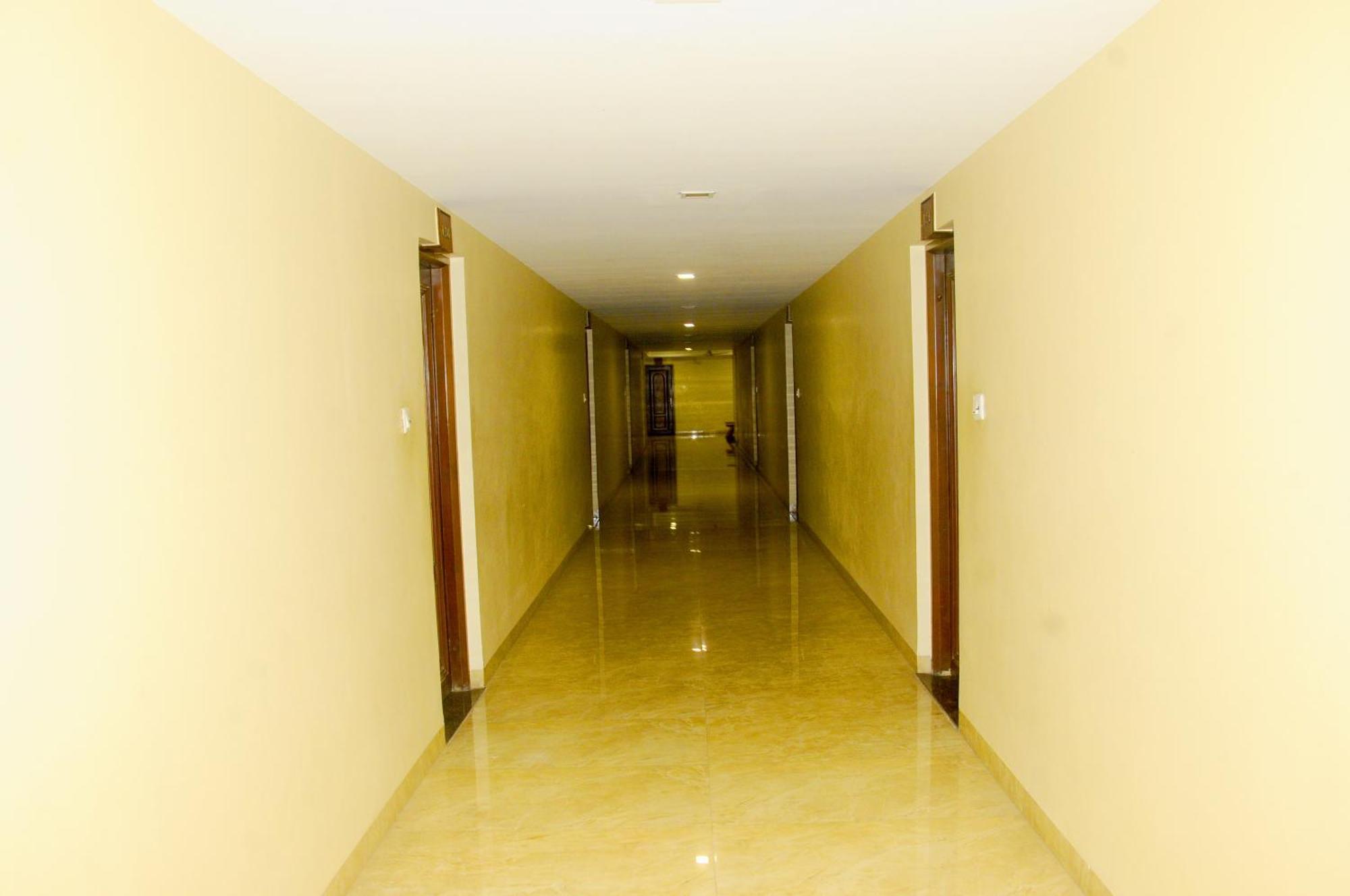 Hotel Ashray Ujjain Esterno foto
