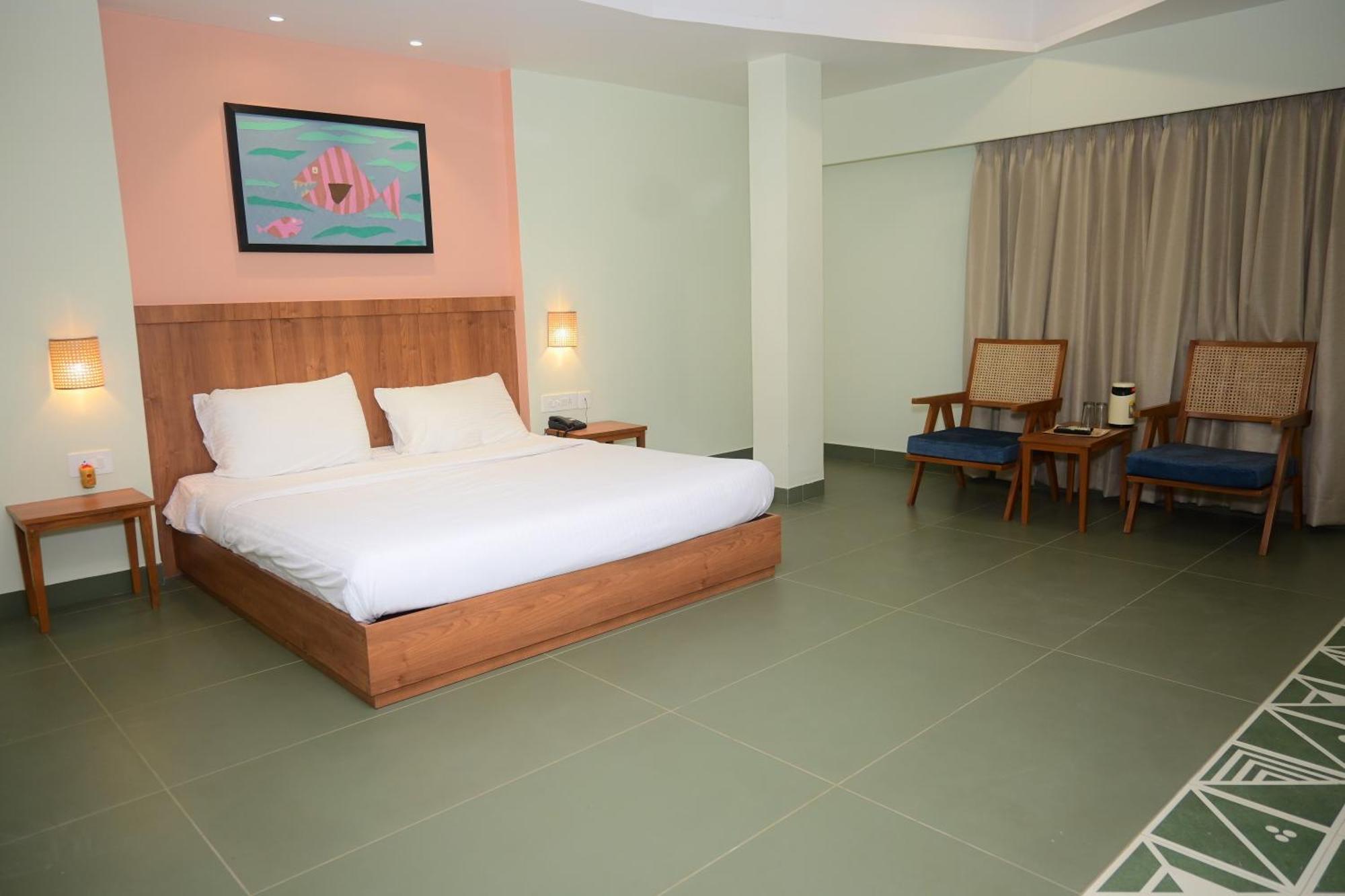 Hotel Ashray Ujjain Esterno foto