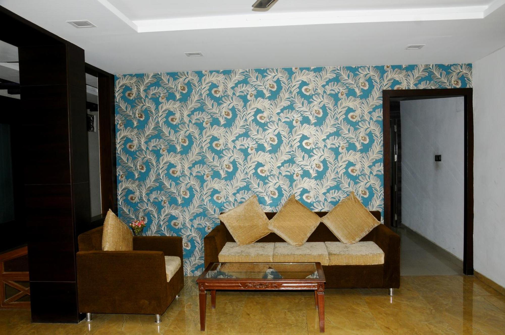Hotel Ashray Ujjain Esterno foto