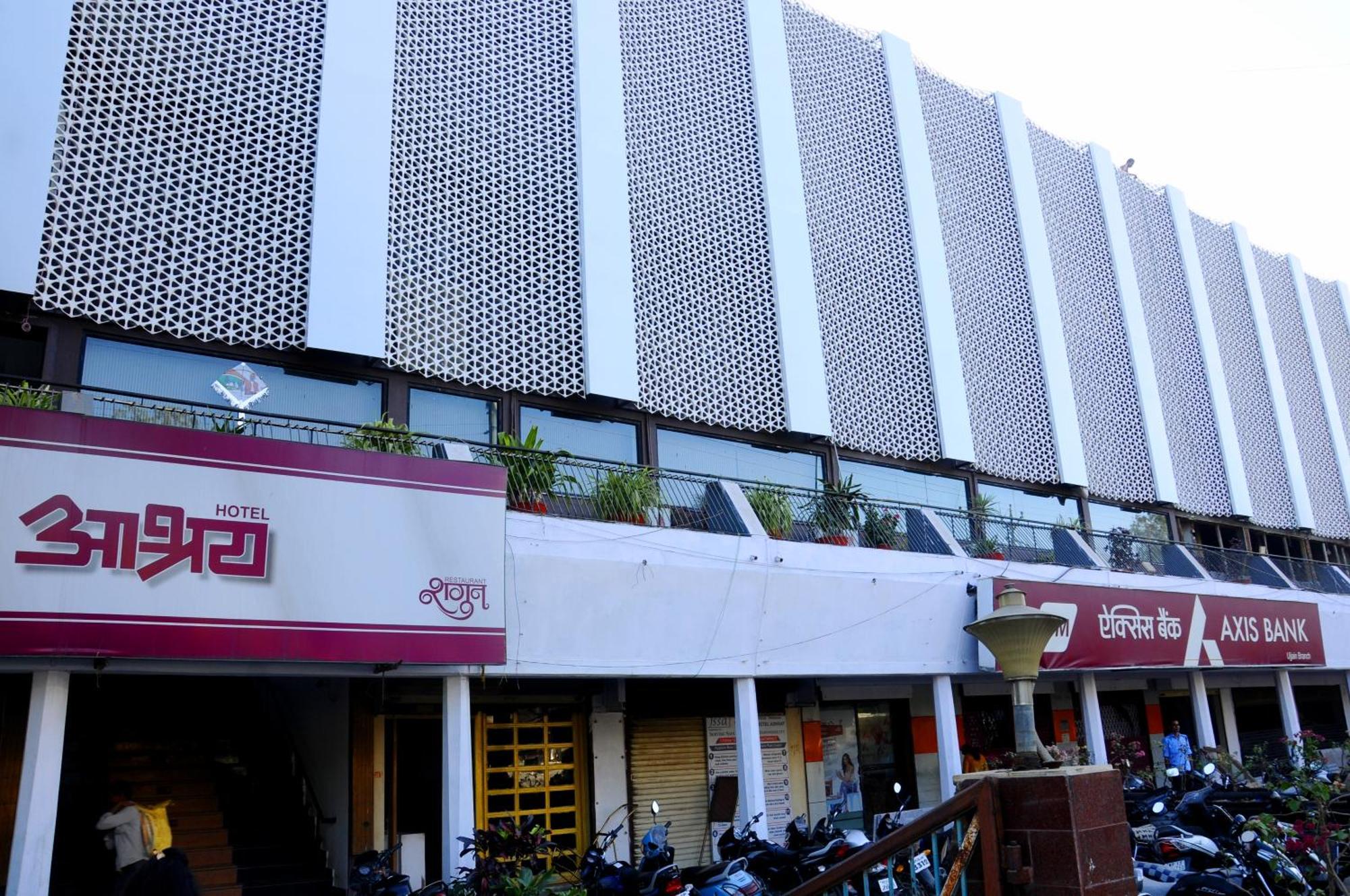 Hotel Ashray Ujjain Esterno foto